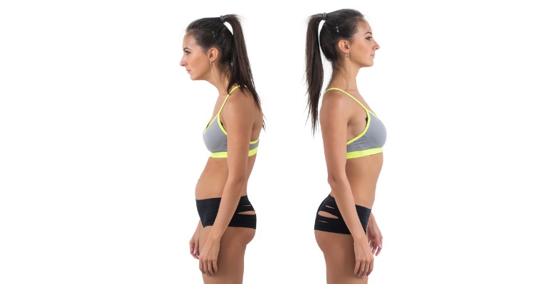 femme de profil montrant la comparaison entre bonne et mauvaise posture cause de douleurs dorsales type dorsalgie